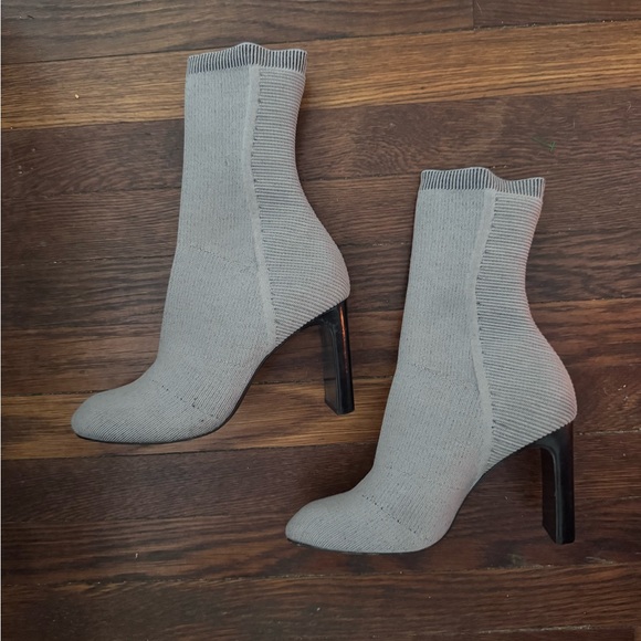 Elegant Gray Knit Ankle Boots - Picture 2 of 6